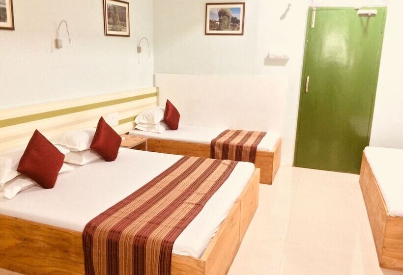 호텔 Shubham Accomodation Hostel