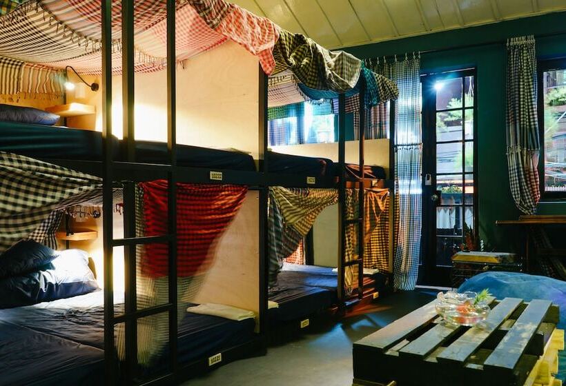 Leuleu Hostel 2