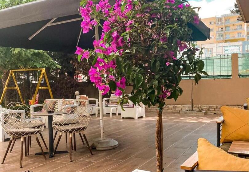 هتل Ambasador Garden