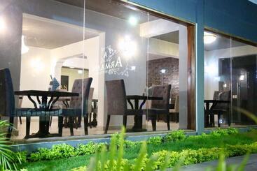 هتل Ivory Residences