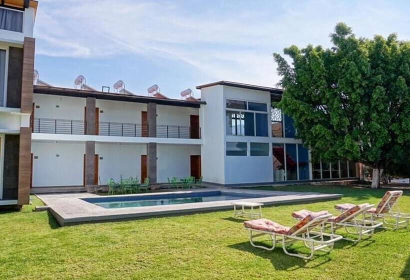 هتل Rancho Tabachines