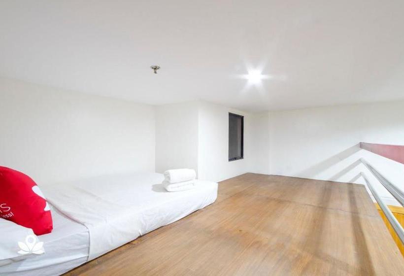 酒店 Zen Rooms Time Travellers Makati
