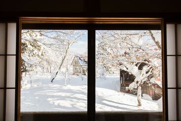 استراحتگاه Base Camp The Lodge