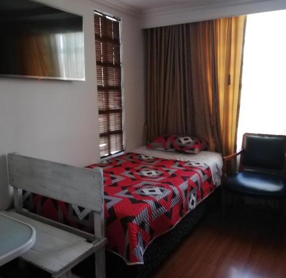 تختخواب و صبحانه D Lujo