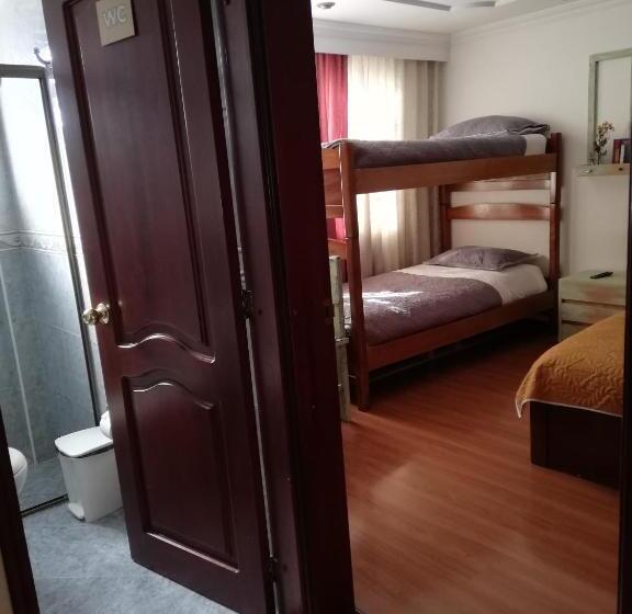 تختخواب و صبحانه D Lujo