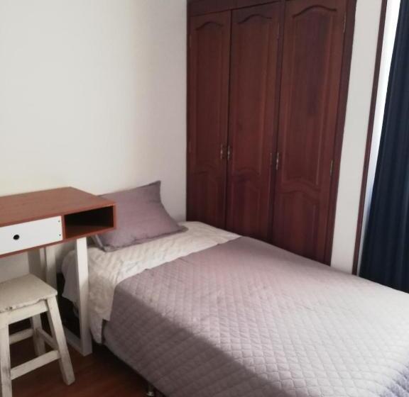 تختخواب و صبحانه D Lujo