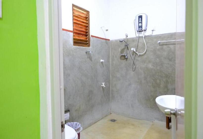 تختخواب و صبحانه Thilina Homestay