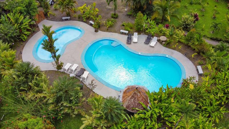 هتل Arenal History Inn