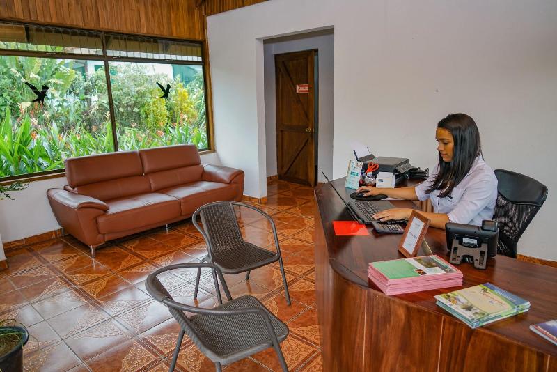 هتل Arenal History Inn