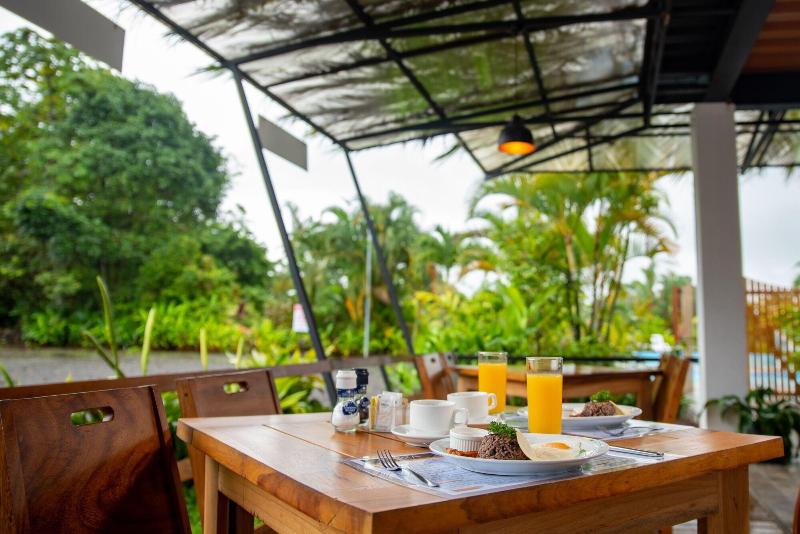 هتل Arenal History Inn