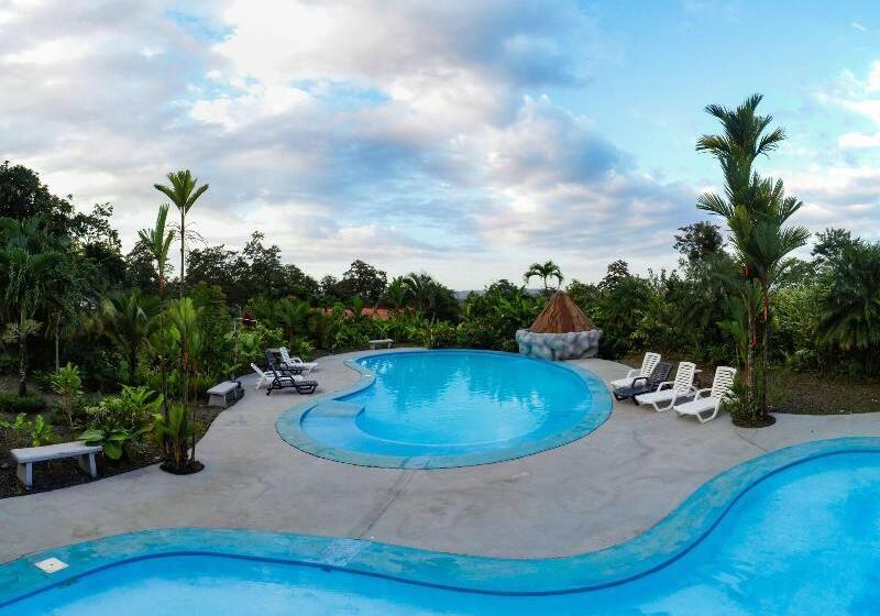 هتل Arenal History Inn