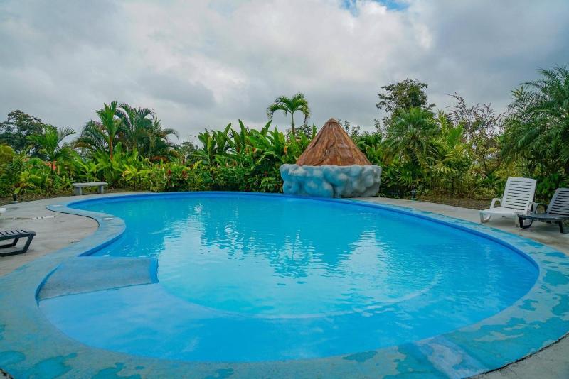هتل Arenal History Inn