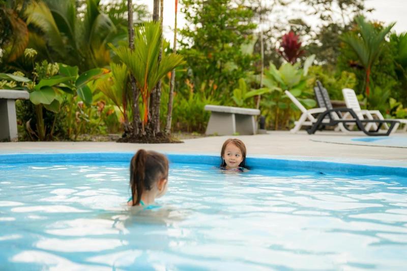 هتل Arenal History Inn
