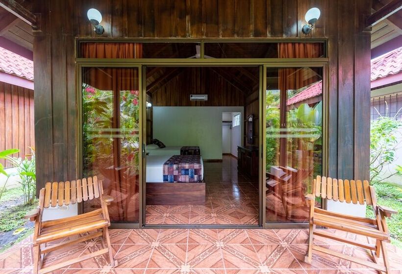 هتل Arenal History Inn