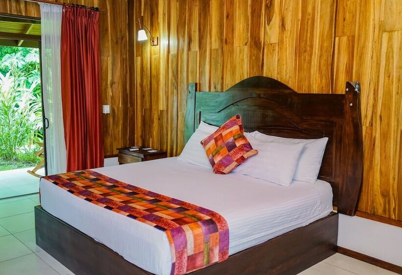 هتل Arenal History Inn