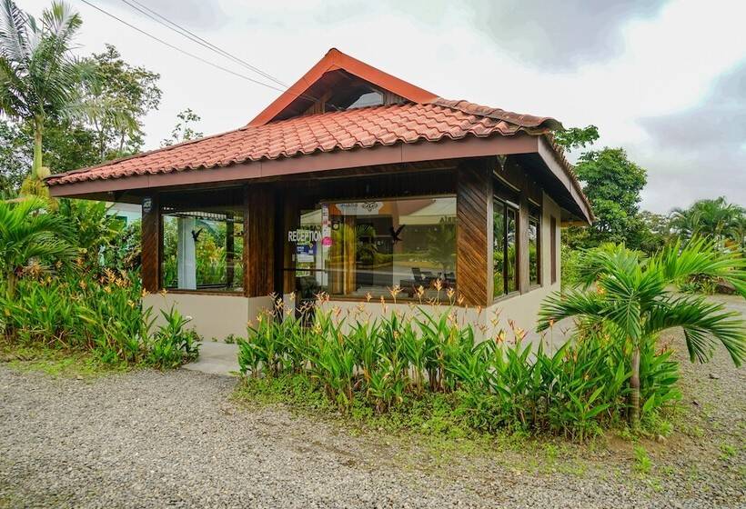 هتل Arenal History Inn