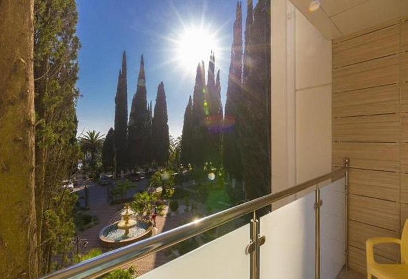 هتل Cheluskintsev