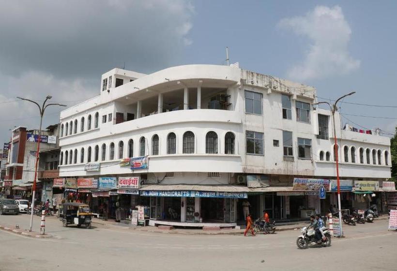 فندق Ganesh & Restaurant