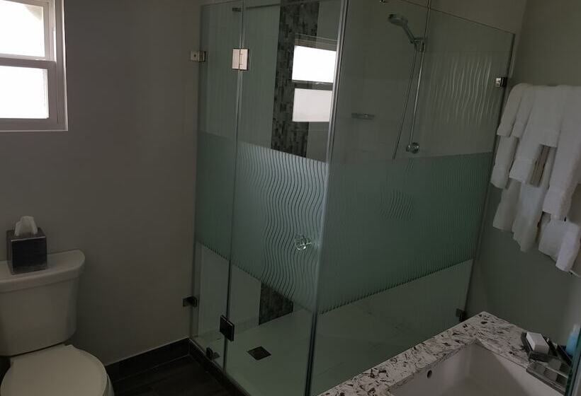 King S Hotel & Residences