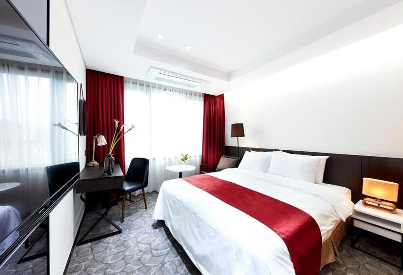 בית מלון כפרי Ramada By Wyndham Yongin
