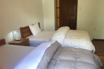 تختخواب و صبحانه Hostal Cuesta Del Sol Hostel