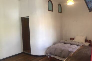 تختخواب و صبحانه Hostal Cuesta Del Sol   Hostel