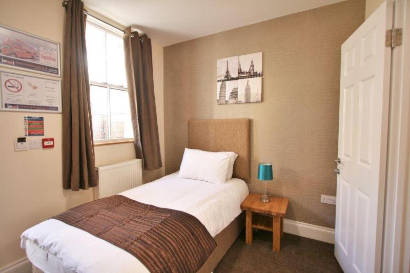 هتل Central Studios Gloucester Place By Roomsbooked