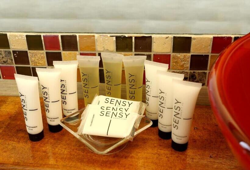 هتل Fontana Plaza