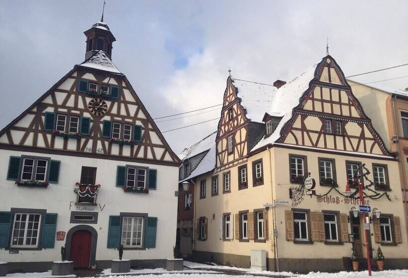 هتل Zur Schloß Schenke