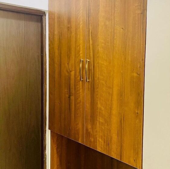 استراحتگاه Monarch Suites