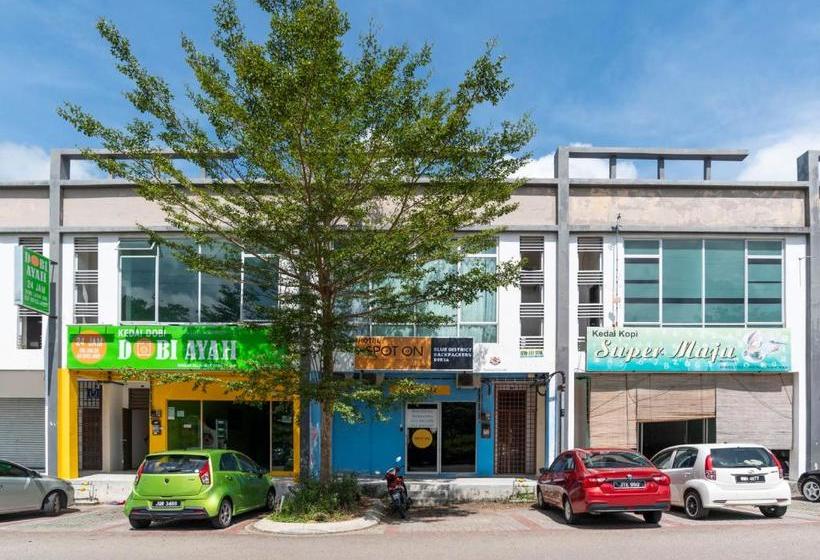 فندق صغير Spot On 89834 Blue District Backpackers