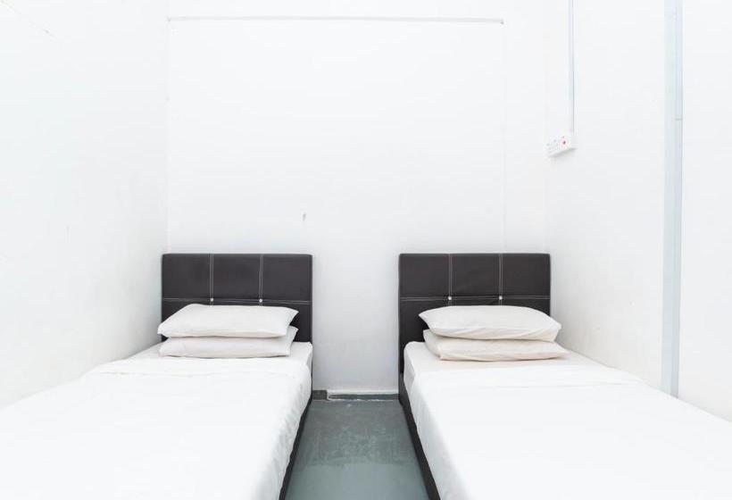 Общежитие Spot On 89834 Blue District Backpackers