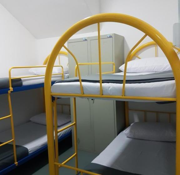 فندق صغير Spot On 89834 Blue District Backpackers