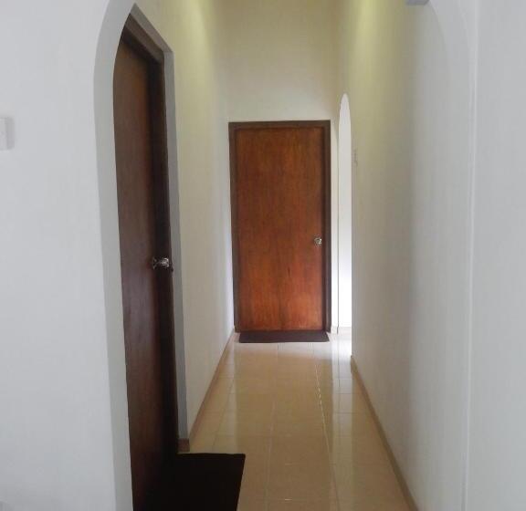 تختخواب و صبحانه Sisanda Residence