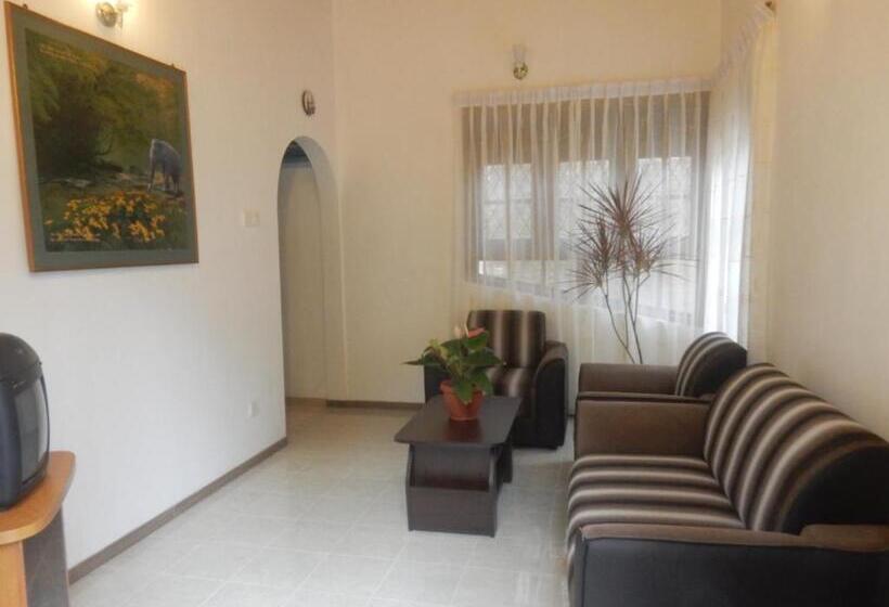 تختخواب و صبحانه Sisanda Residence