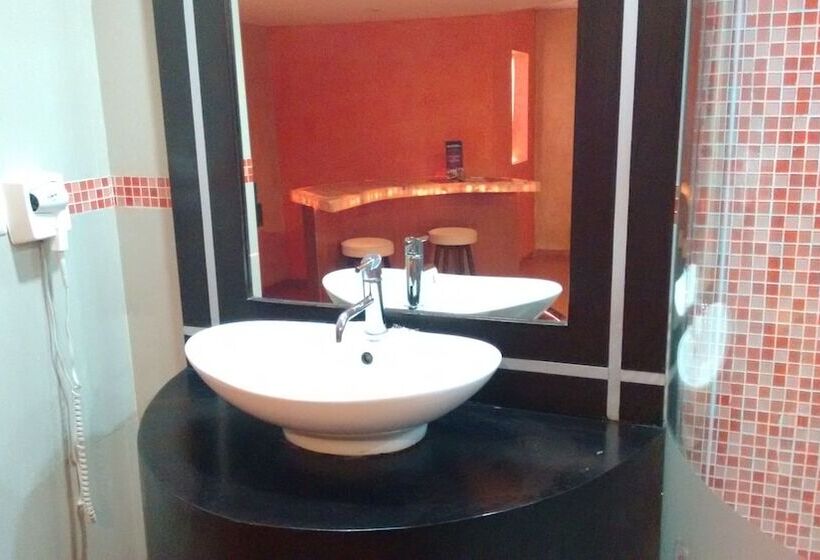 هتل Suites Xiu