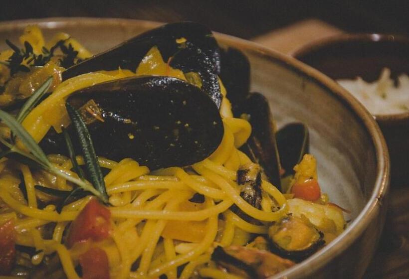 مبيت وإفطار Cafe Restaurant Leo