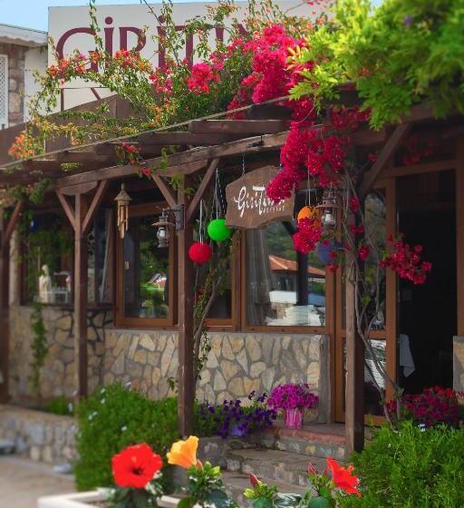 住宿加早餐  Gi̇ri̇ti̇mu Evleri̇