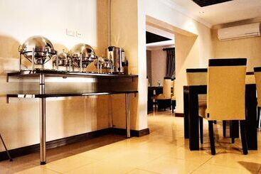 تختخواب و صبحانه Golden Door Villa