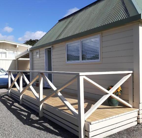 Featherston Motels And Camping