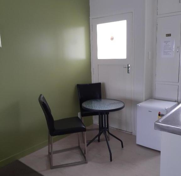 Featherston Motels And Camping