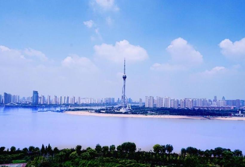 هتل Howard Johnson Xiangyu Plaza Linyi