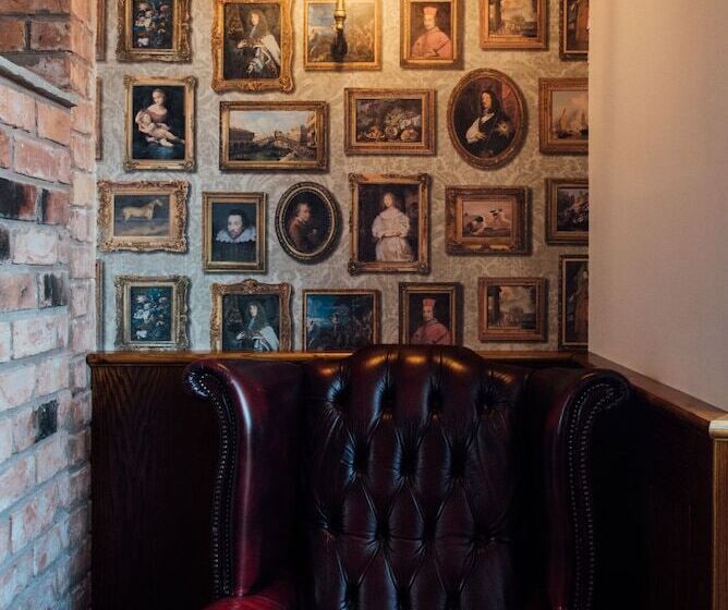 هتل Arthur S Bar & Accommodation
