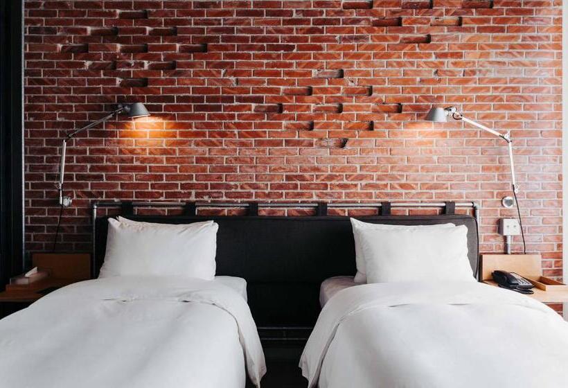U.i.j Hotel & Hostel