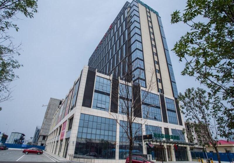 هتل Greentree Inn Qinhuangdao Railway Station Square Express