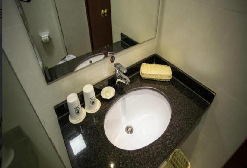 هتل Greentree Inn Qinhuangdao Railway Station Square Express