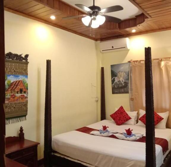 هتل Sakura Wood House