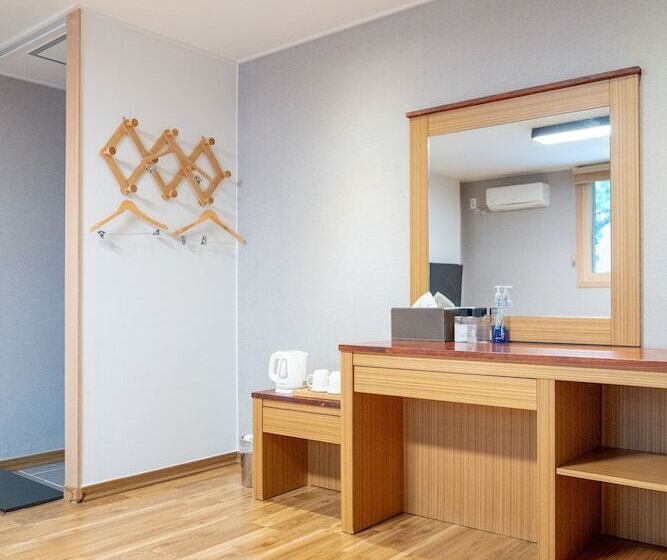 Gyeongpodae The Hotel Business
