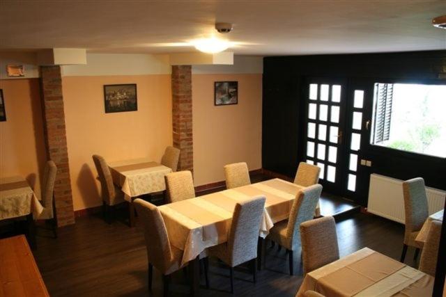 تختخواب و صبحانه Vila Prica