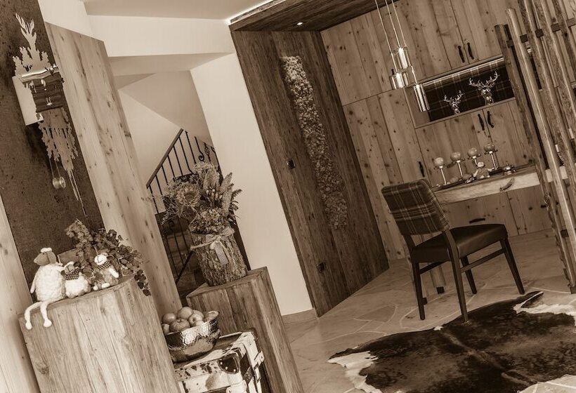 هتل Alpin Boutique Villa Gabriela   Adults Only